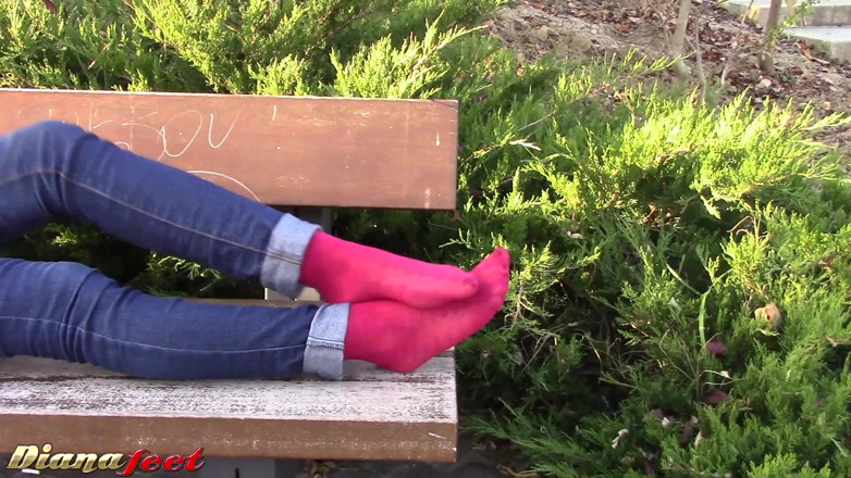 Foot Fetish HD: Diana showing her feet while laying on the bench outdoors