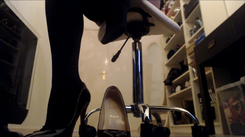 Inkeddutch: Louboutin zwakheid met netkousen
