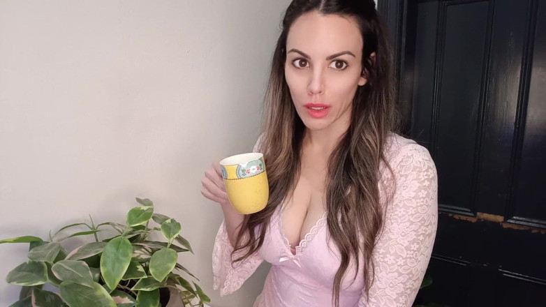 annikarain: Masanın altında ücretsiz üvey anne