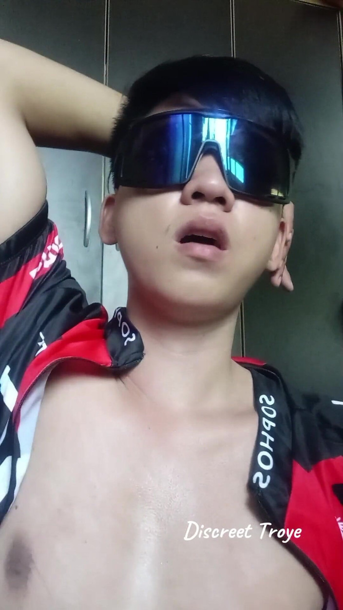 Troye_AsianPinoy: Pesepeda pinoy sange sebelum dientot habis-habisan - siklistang daks jakol