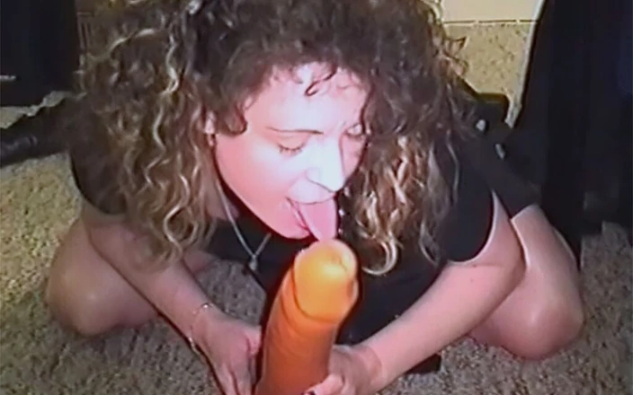 Sabine Sweet: Милфа играет с тинкой с огромным хуем