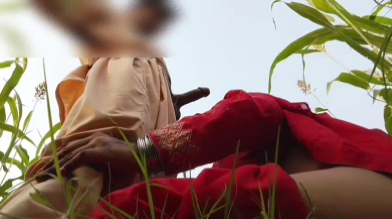 Abida pavreen: 丛林 Me mangal kahani 性爱