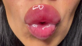 Crot sperma putih sebagai lipglosku