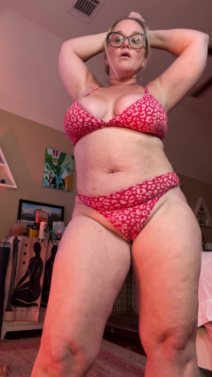 Siren XXX Studios: PAWG Booty Shaking in Bra &amp; Panties