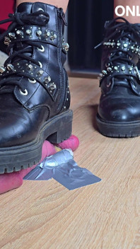 Ayam Menginjak-injak Dalam But Dan Pergelangan Kaki Comel, Femdom Jozi Menginjak-injak