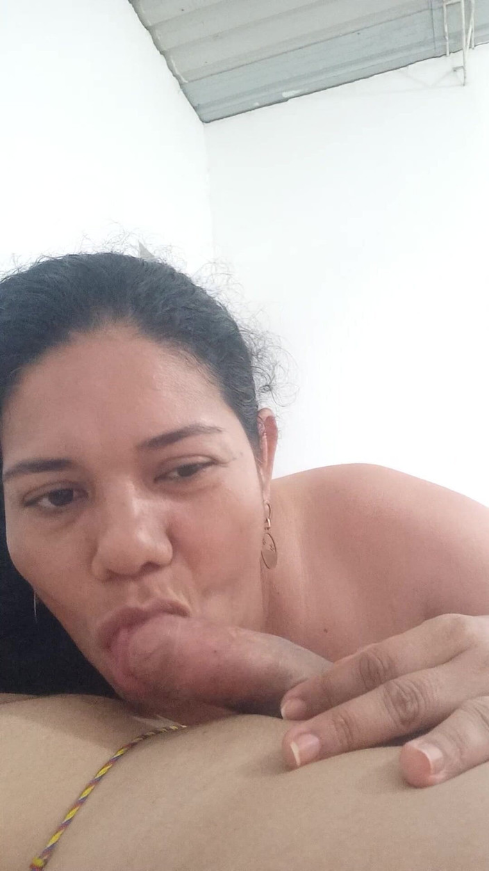 Valkyrie and Luigy Couple: Une belle voisine suce