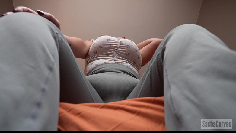Sasha Curves: Stuck to Giantess Step-stepmom's Socks