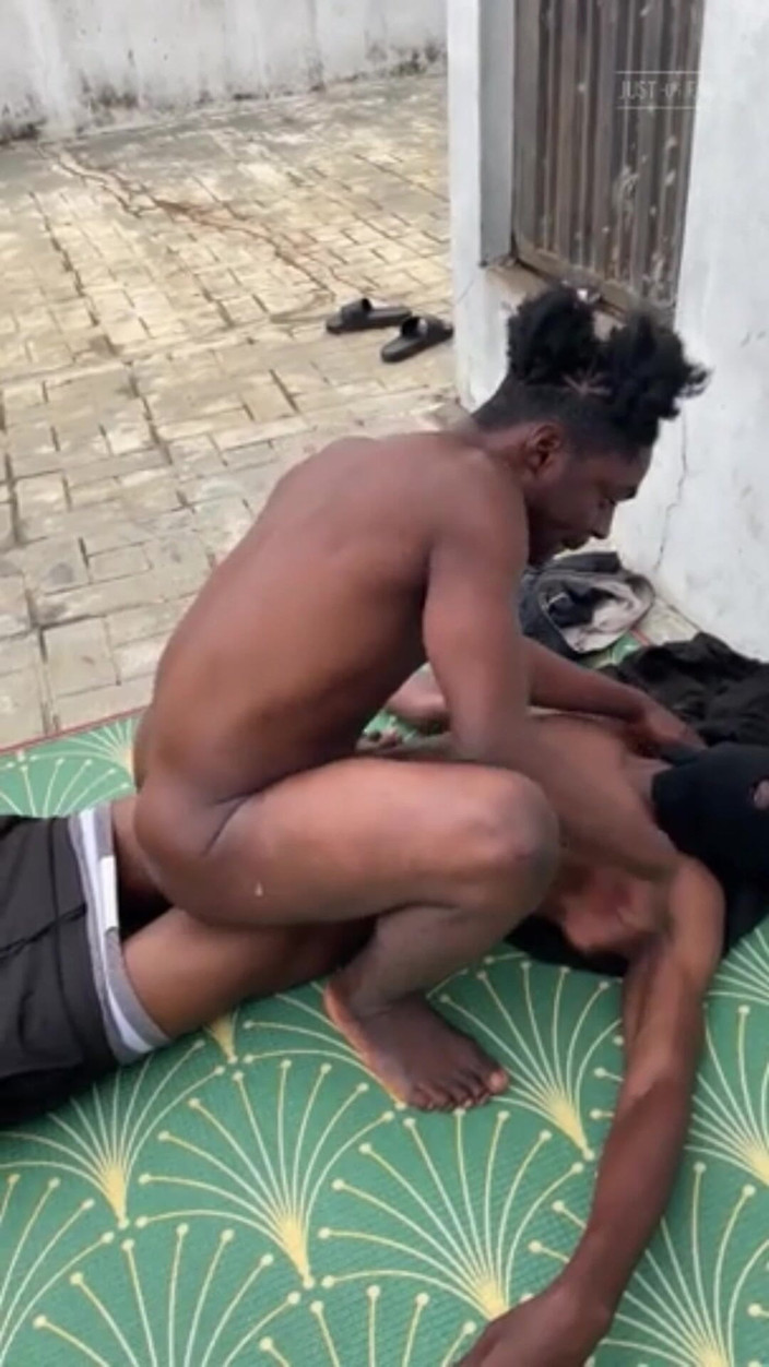 Vicfairy: Kontol hitam hug. Ngentot aku hot banget