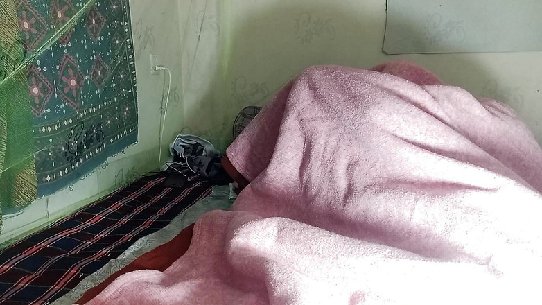 SAFI TV: Jag började knulla min styvmor som låg ensam i rummet