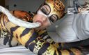 Nylon Xtreme: En primer plano - Nora Fox Cheetah follada zentai leopardo