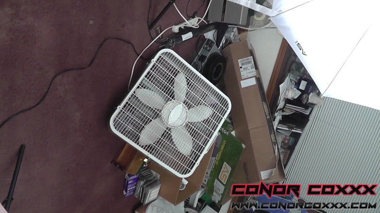 Horny Household: Přátelé nevlastní sestry sdílejí velkého ptáka