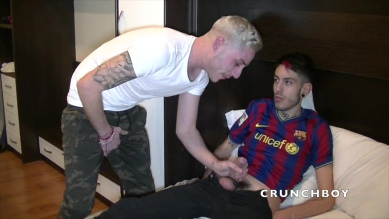 Kinky Bareback Boys: Aytor wird ohne gummi von Alexis Clark gefickt