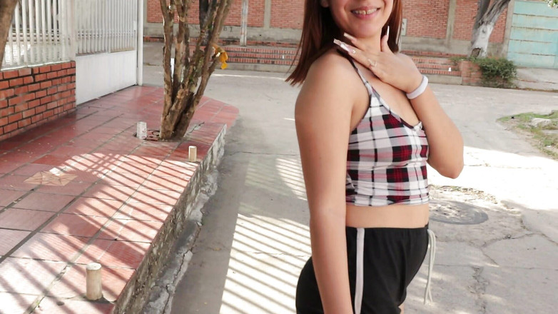 Artemisa74: Intervista con la mia sorellastra arrapata vicino al college, mi...