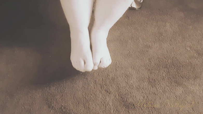 Mxtress Valleycat: Sandy Feet Fantasy