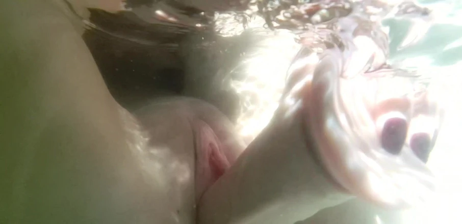 AnnaReyBlonde: Anna Rey* Underwater Toy Play