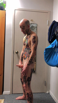 Tatted мастурбация твинка соло