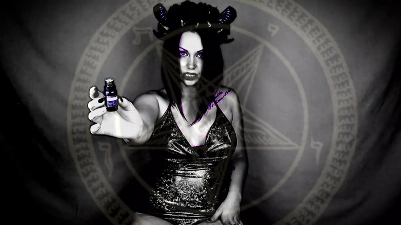Goddess Misha Goldy: Potion quỷ sẽ trừng phạt bạn vì ham muốn và...
