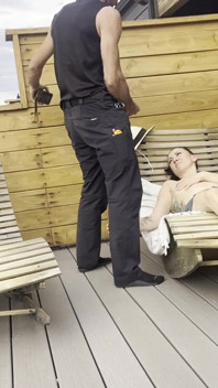 Dickflash střešní dobrodružství: část 2 malá zrzavá děvka mi dává rychlý výstřik na ni a zatímco její přítel čeká