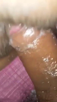 Une femme mariée se fait baiser la chatte