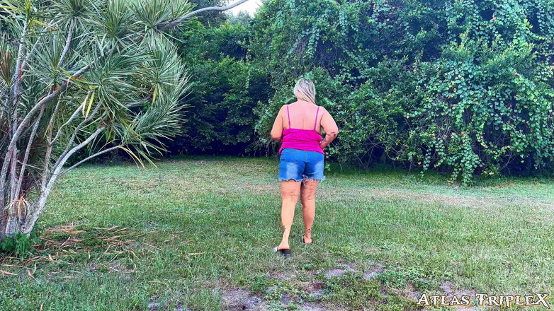 Atlas_TripleX: Kouření na dvorku epizoda 1 Venus je pokryta