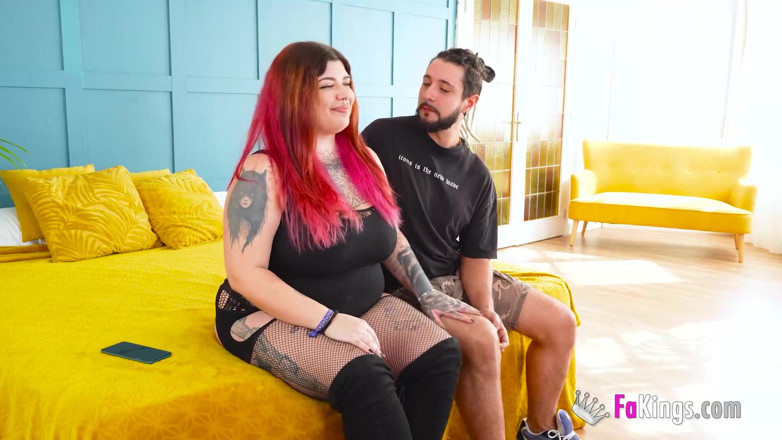 FAKings: Pummelige Alternative Schönheit Fickt Eine Touristin: Leia Sáez, Die Italienische...