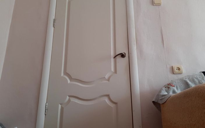 Lesbian-candys: I Masturbate My Dirty Pussy Before Taking a Bathroom