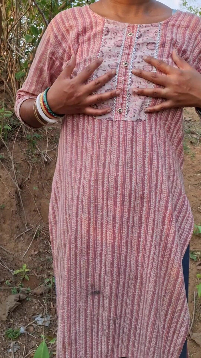 Priya_sex: Esposa india al aire libre la tía del pueblo al...