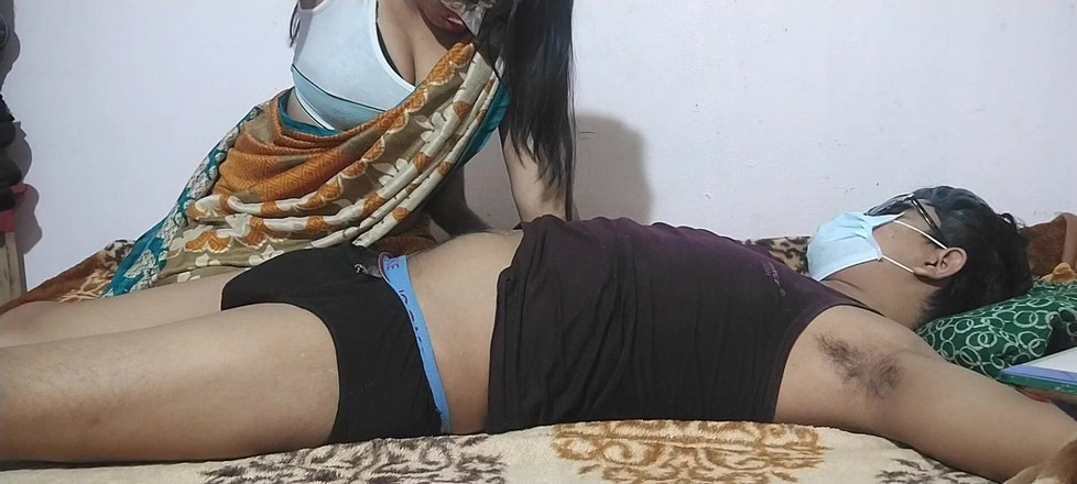 Uttar dinajpur: インドの村のバービーが継父と関係を持った