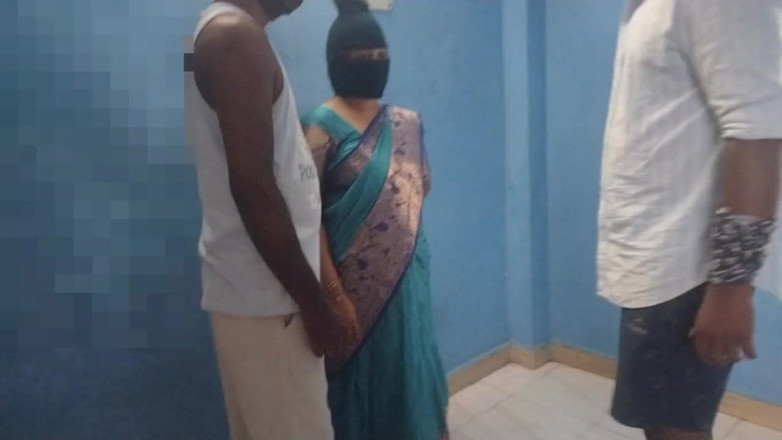 Tamil lesbian: 상사와 섹스하는 마누라. 핫한 쓰리섬