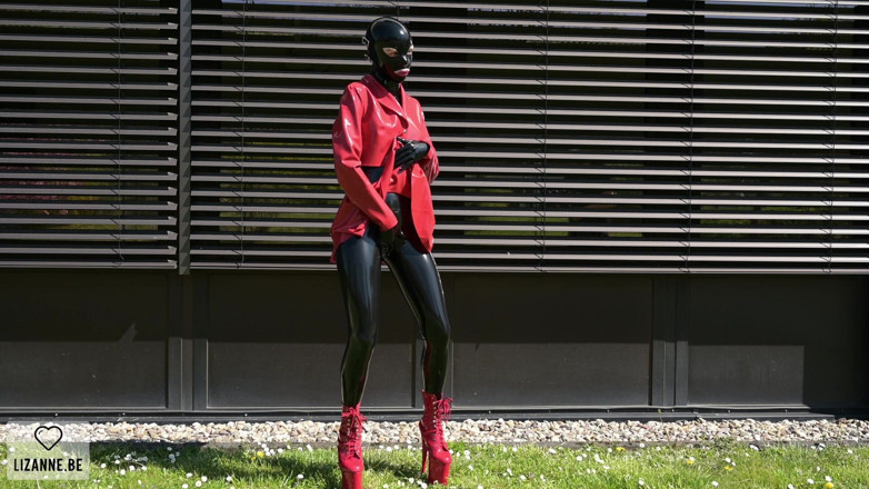 Lizanne: Roter Latex Im Frühling