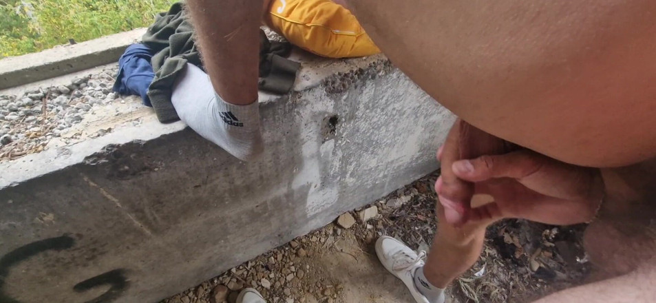 ArchiRusik: Un tânăr futăcios într-o fabrică abandonată l-a întâlnit pe tati și i-a futut...