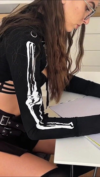 ホットなティーン18歳のブルネットが、私のチンコがもう我慢できないまでハードコアな乱暴なフェラチオをPOVで提供