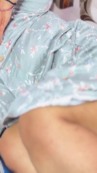 Il patrigno mi ha sorpreso a sditalinarmi la figa e mi ha lasciato, video hindi chudai