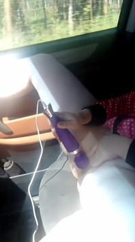 Provocando motoristas 4 - esposa brinca com buceta em viagem