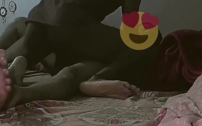 BMsexlove100: 真正的丈夫的朋友秘密地操德西热辣的妻子