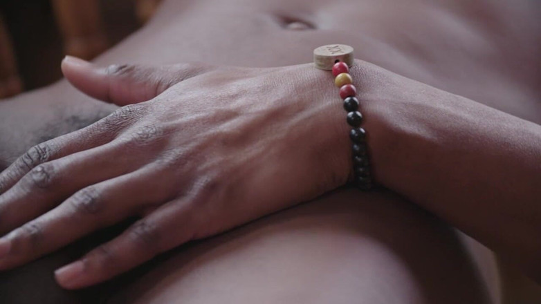 Himeros.tv: Aime-toi de la tête aux seins