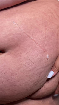 Angel, bombasse aux seins gorgés de lait