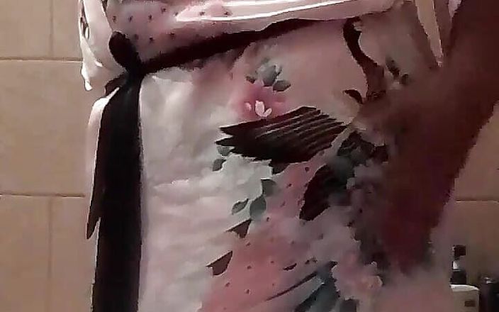 Gloryhot69: Olgun üvey anne yanlışlıkla ona ateşli bir video gönderiyor