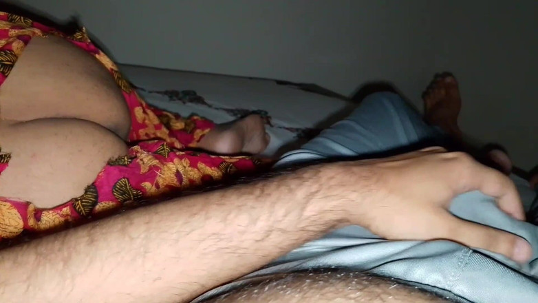 RedQueenRQ: Ngeliat adik iparku bugil malam-malam, aku ngentot memeknya habis-habisan