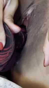 Pinay milf dildo mostruoso cavalcata fino all'orgasmo del dildo dei piedi - Lexxi Wett