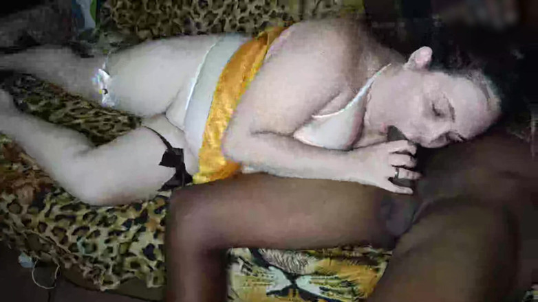 Cuckold Couple Swing: Stoute vrouw kust op de mond, heel nat van flirten...