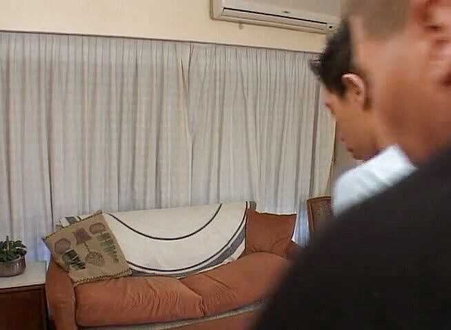 Bareback TV: Arsch-dildo-action auf dem bett