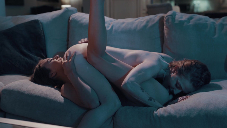 SweetheartVideo: Lezbiyen üvey kız kardeşini yalıyor