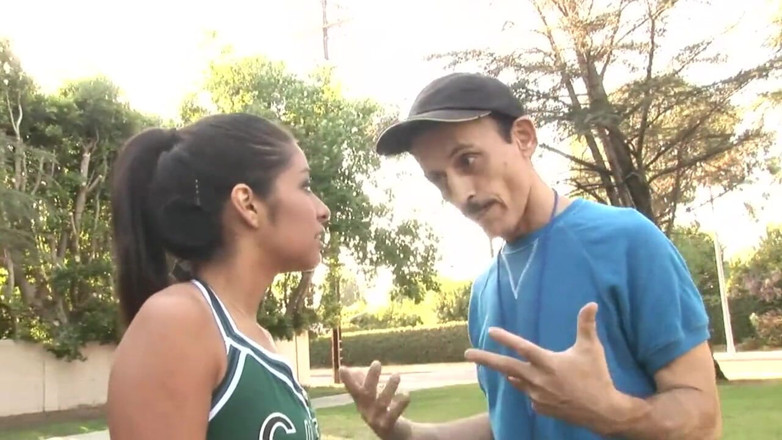 Old PIGS XXX: Une jeune pom-pom girl latina se fait baiser par un...