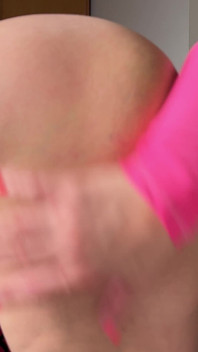 PAWG naložená australská MILFka šuká do své šťavnaté kundičky