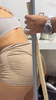 Mature Stepmom of Grnan Ass Very Horny in the Kitchen