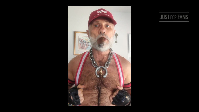 MusclesCigarsFFPig: Padrasto acendendo seu gar