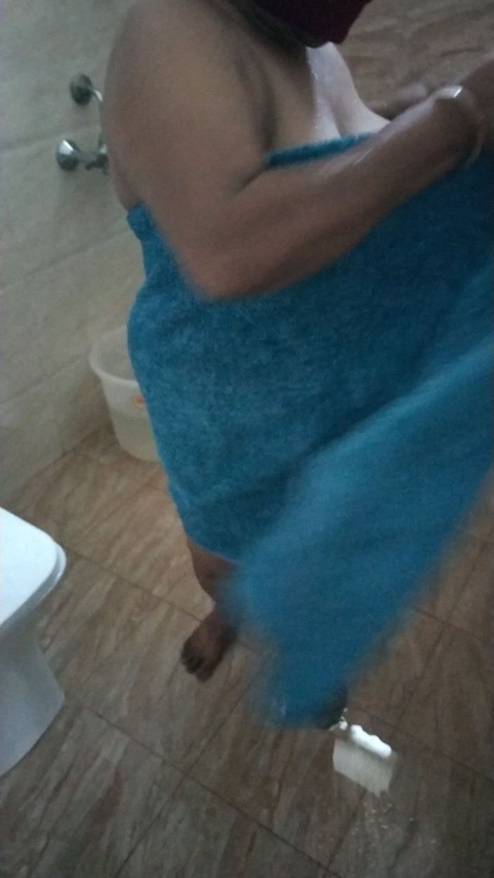 Tamil lesbian: Macocha z gorącą kąpielą