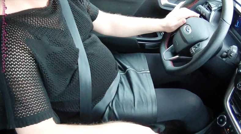 Carmen_Nylonjunge: Sexy frivoloso in macchina 1. Travestiti