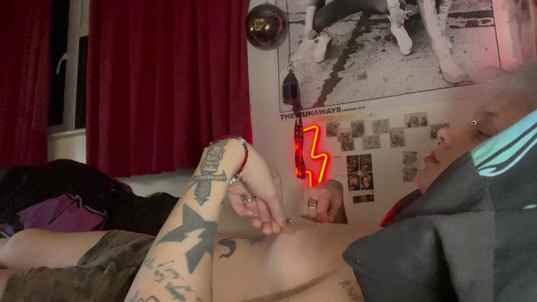 Glitterqueen1999: Glitterqueen1999 Edging Bradavky Hrát twisting Cumming Goth Tetování Piercingy